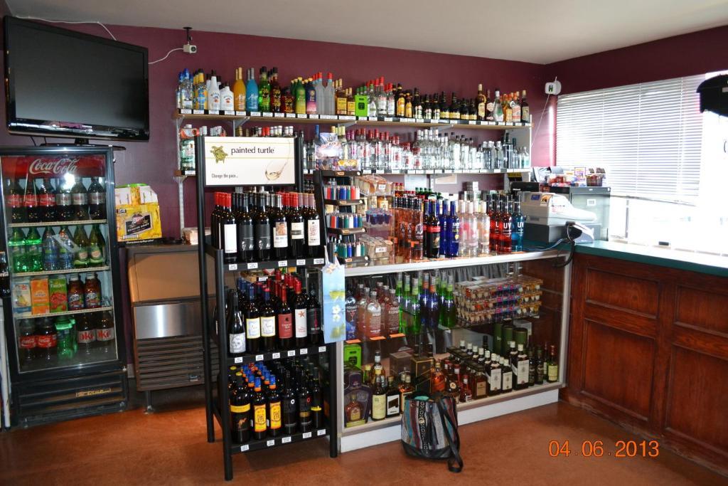 Dalewood Inn Port McNeill Extérieur photo