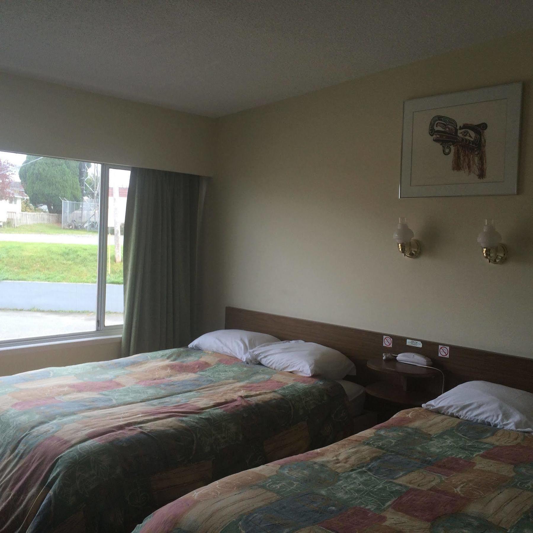 Dalewood Inn Port McNeill Extérieur photo