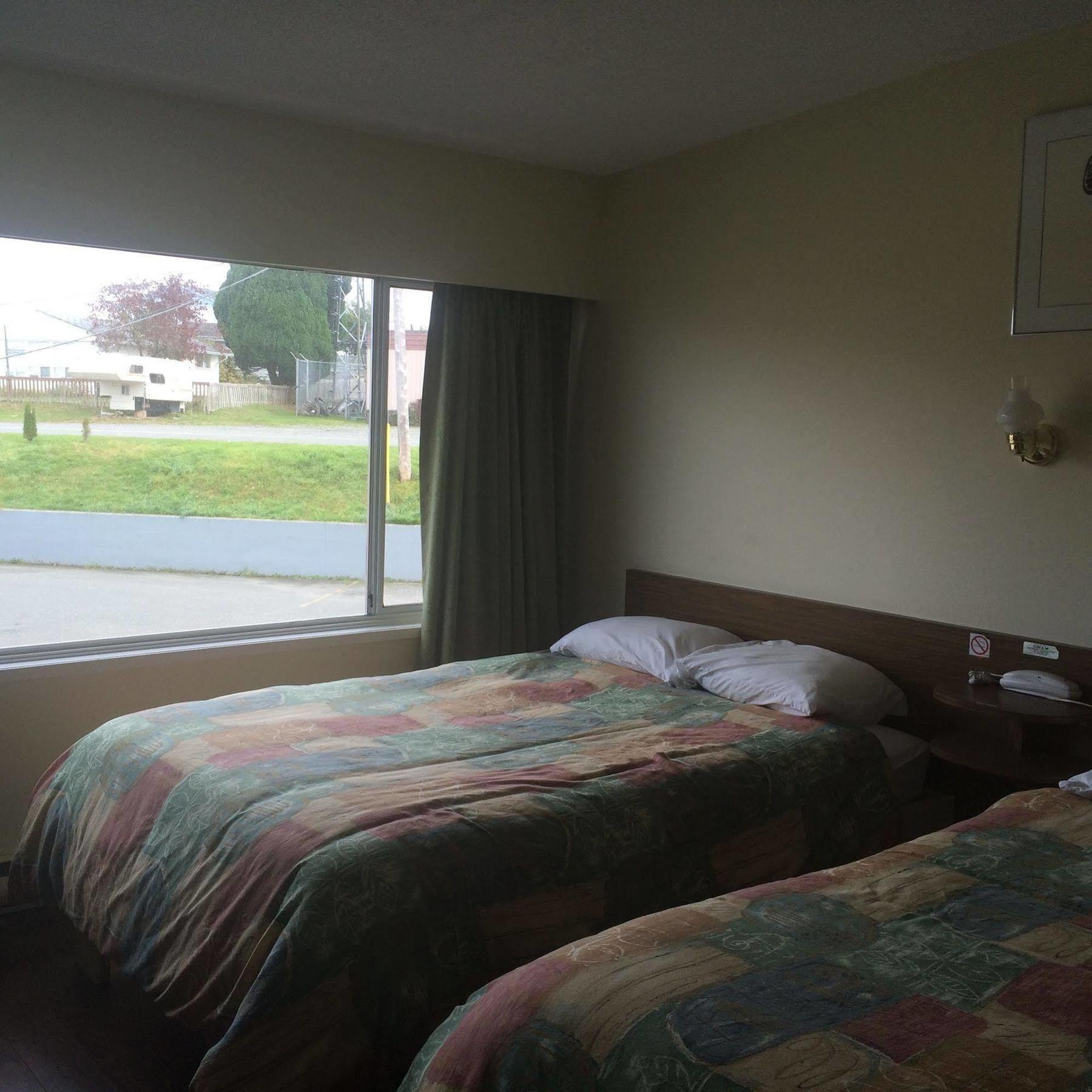 Dalewood Inn Port McNeill Extérieur photo